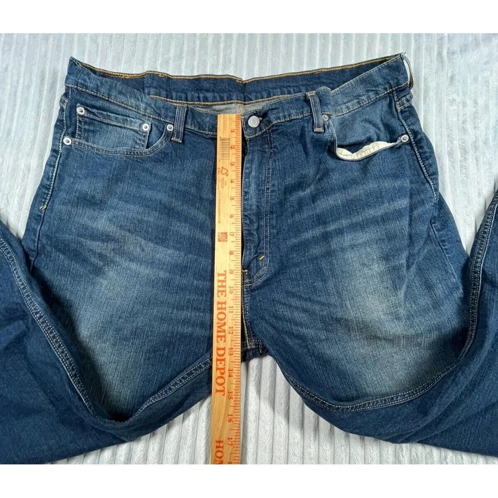 Levi's Jeans Men's 42x30 505 Straight Leg High Rise Medium Wash Denim Whiskering